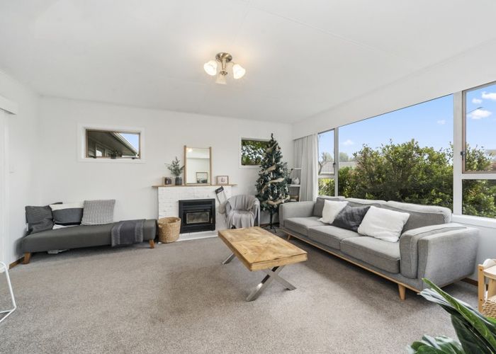  at 2 Hadfield Place, Paraparaumu Beach, Paraparaumu