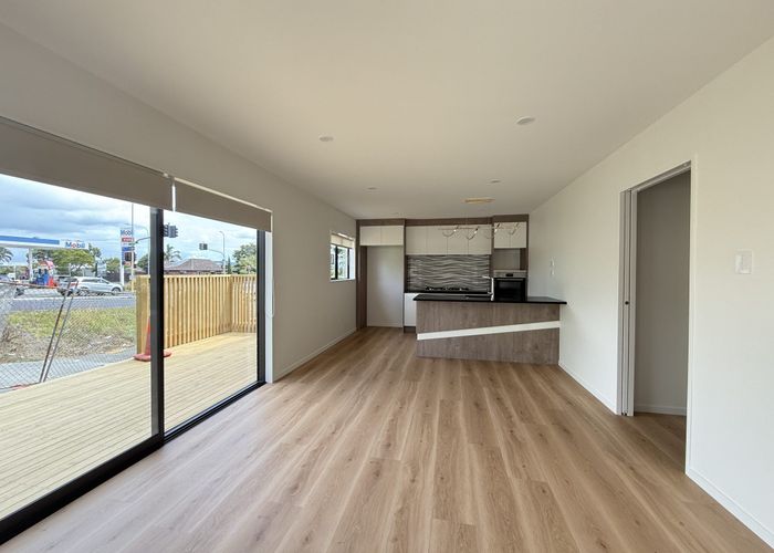  at 4 Tiverton Road, Avondale, Auckland