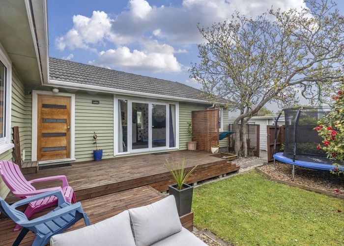  at 1/204 Greers Road, Bryndwr, Christchurch City, Canterbury