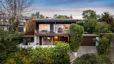  at 18 Surville Place, Mairangi Bay, Auckland