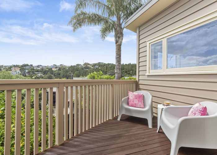  at 2/93 Island Bay Road, Beach Haven, Auckland
