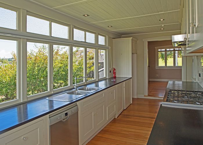  at 4 Calais Terrace, Ostend, Waiheke Island