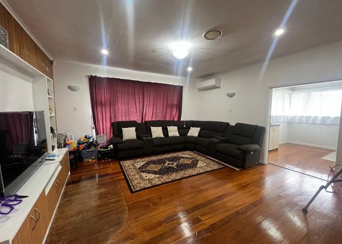  at 2/91 Lynwood Road, New Lynn, Waitakere City, Auckland
