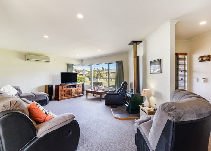  at 9 Amoroa Place, Acacia Bay, Taupo