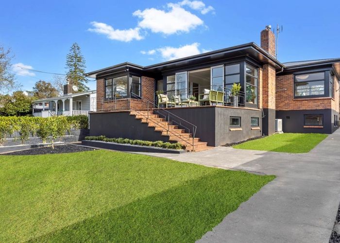  at 8 Kohanga Road, Mangere Bridge, Auckland