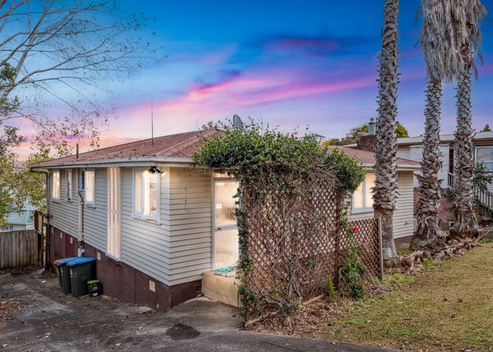  at 7 Hillview Avenue, New Windsor, Auckland