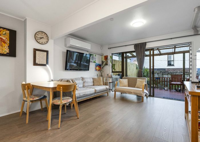  at 5/5 Koromiko Street, New Lynn, Auckland
