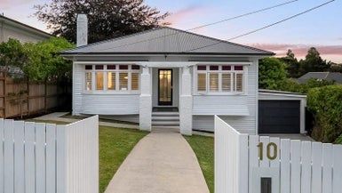  at 10 Le Roy Terrace, Birkenhead, Auckland