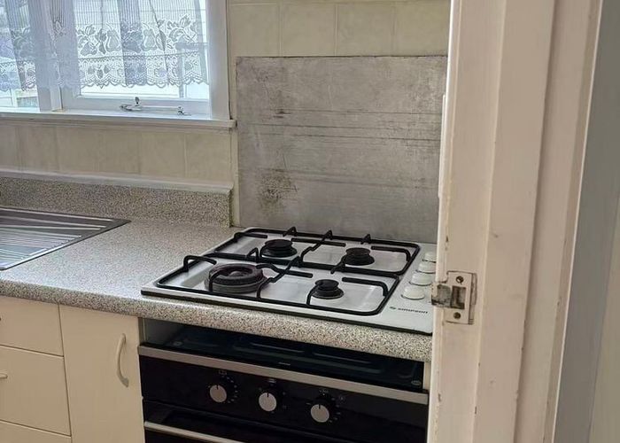  at 9 Archlynn Road, Kelston, Waitakere City, Auckland