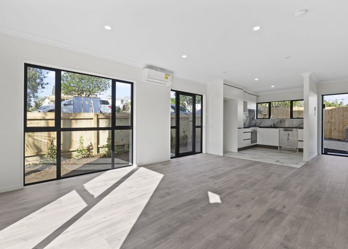  at 2/543 Massey Road, Mangere, Manukau City, Auckland