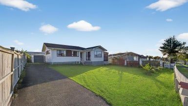  at 9 Shalimar Place, Clover Park, Auckland