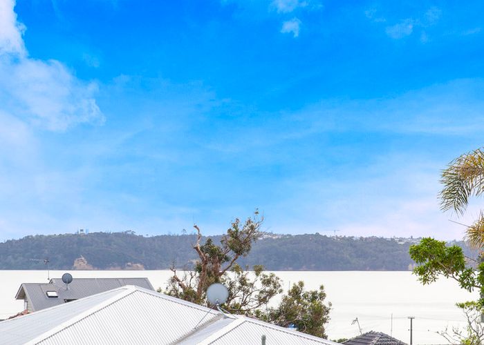  at 32 Fife Street, Westmere, Auckland