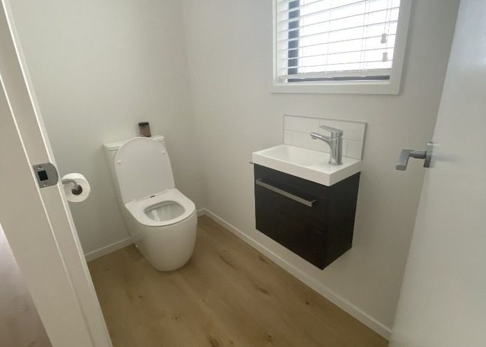  at 305B Lakes Boulevard, Pyes Pa, Tauranga