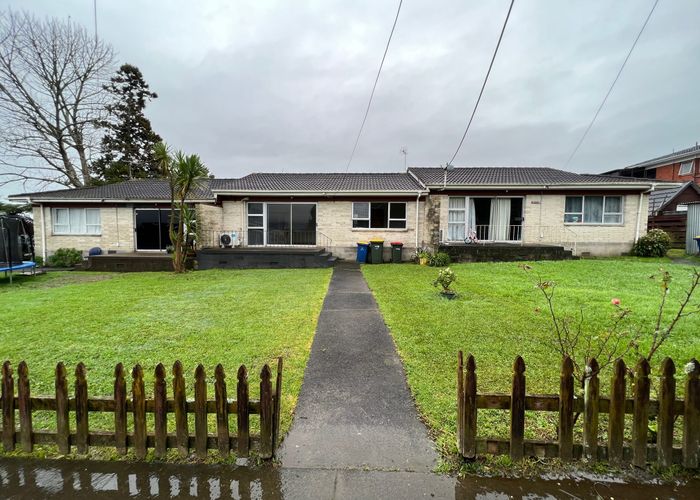  at 2/30 McLeod Rd, Henderson, Waitakere City, Auckland
