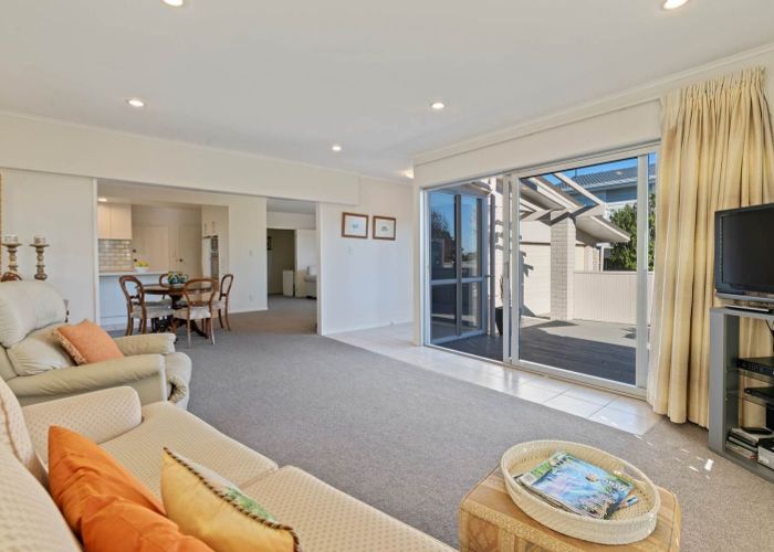  at 32 Fielding Crescent, Farm Cove, Auckland