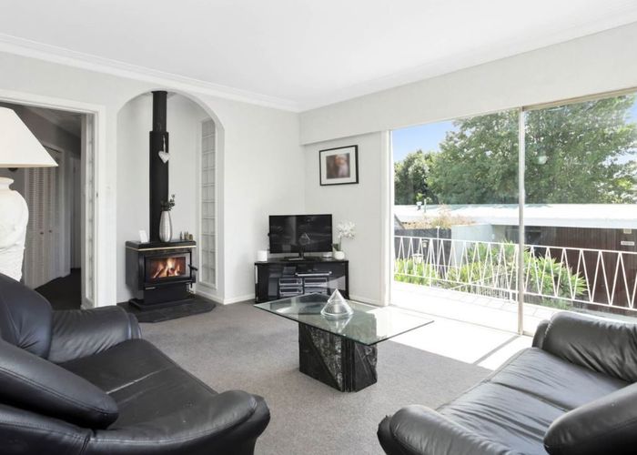  at 7 Lawrence Crescent, Hill Park, Manukau City, Auckland