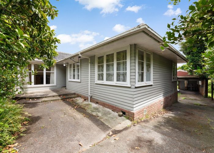  at 17 Kirrie Avenue, Te Atatu South, Waitakere City, Auckland