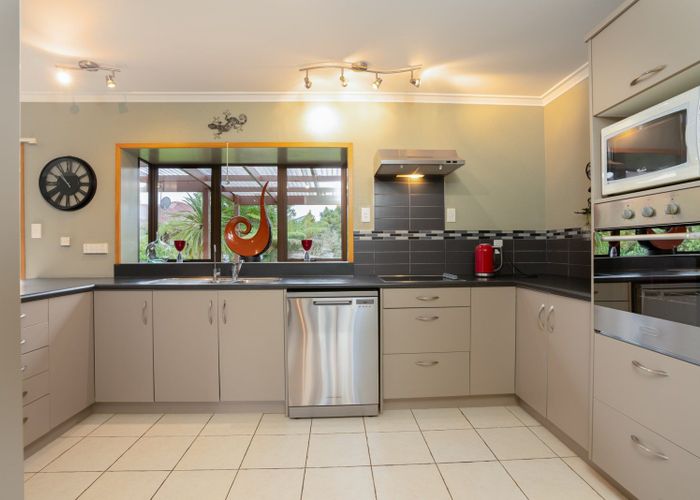  at 2 Drayton Place, Leamington, Cambridge