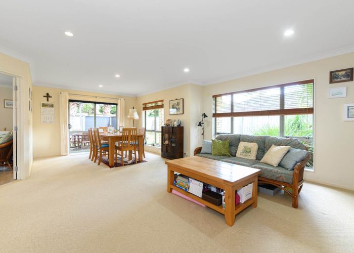  at 1 Mary Forgham Drive, Greenhithe, Auckland