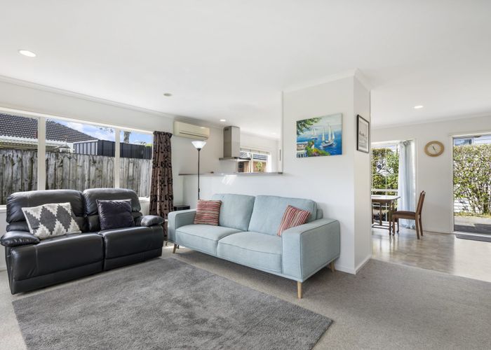  at 2/42 Rua Road, Glen Eden, Waitakere City, Auckland