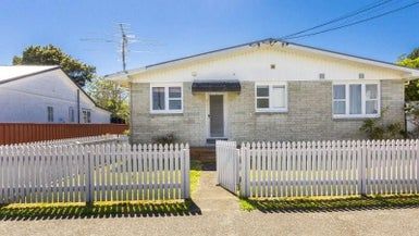  at 1/4 Henry Street, Ebdentown, Upper Hutt