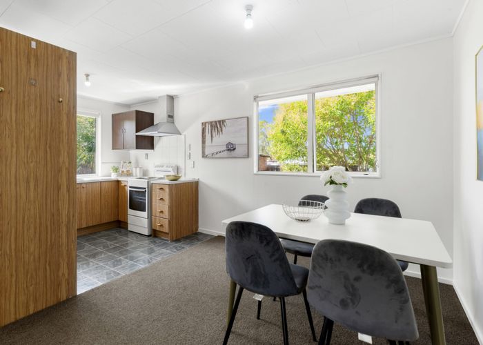  at 2/4 Hall Avenue, Māngere, Auckland