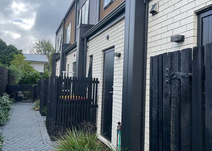  at 4/89 Beach Road, Te Atatu Peninsula, Waitakere City, Auckland