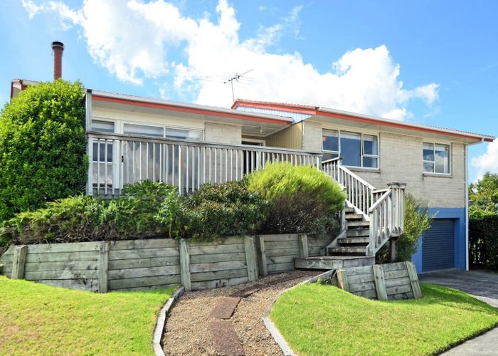 at 6 Gwenand Place, Botany Downs, Manukau City, Auckland