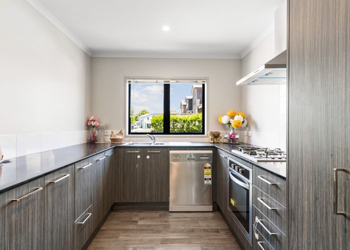  at 24 Tutuwhatu Crescent, Weymouth, Manukau City, Auckland