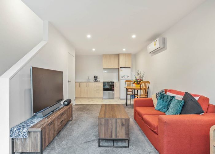  at 2/80 Awaroa Road, Sunnyvale, Waitakere City, Auckland