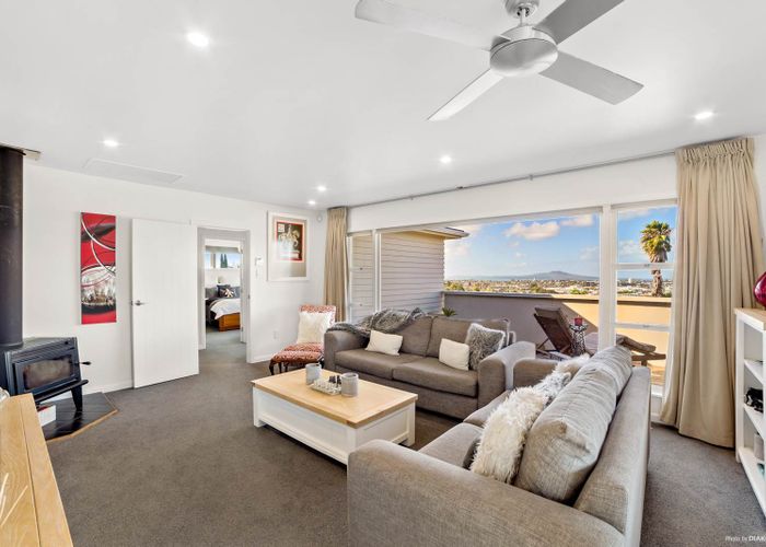  at 524 Glenfield Road, Glenfield, Auckland