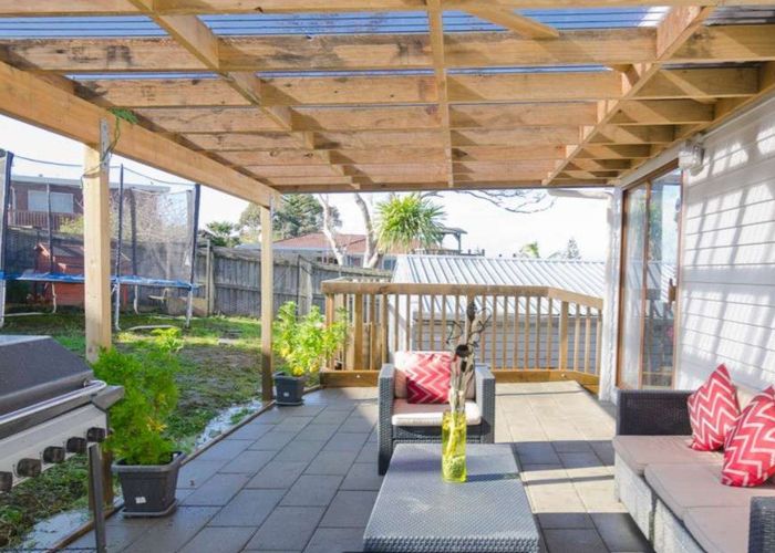  at 19 Crompton Road, Massey, Waitakere City, Auckland
