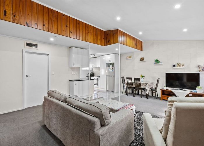  at 2/67 Park Avenue, Papatoetoe, Auckland