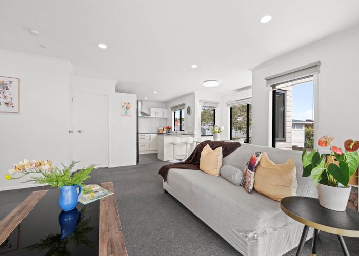  at 2/23 Ruawai Road, Mount Wellington, Auckland