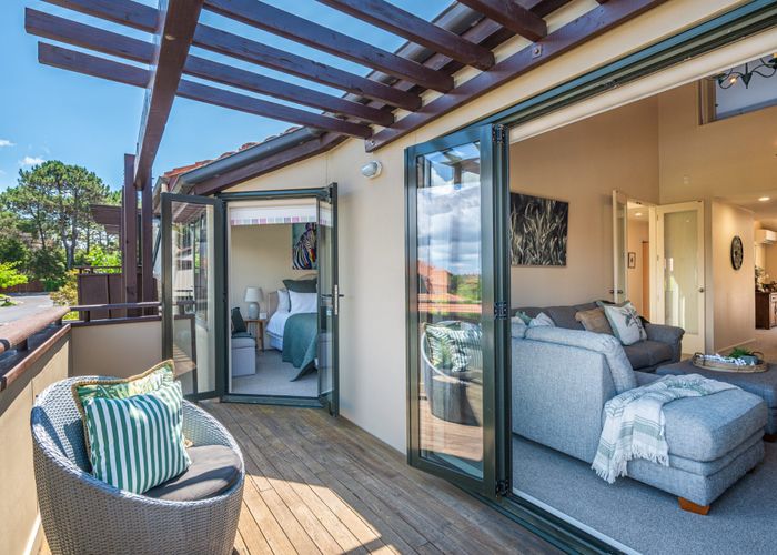  at 9/8 Tobago Place, Sunnynook, Auckland