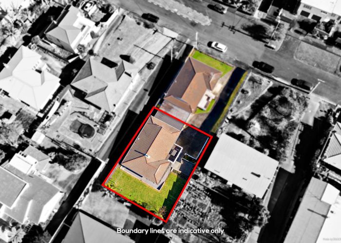  at 2/42 Howard Road, Northcote, Auckland