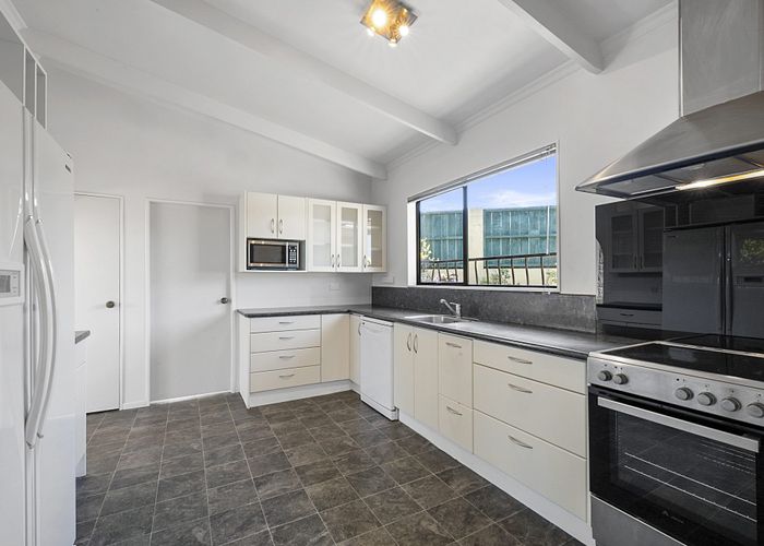  at 18 Norwich Avenue, Spotswood, New Plymouth
