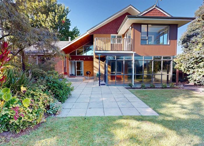  at 2 Vista Place, Kawaha Point, Rotorua, Bay Of Plenty