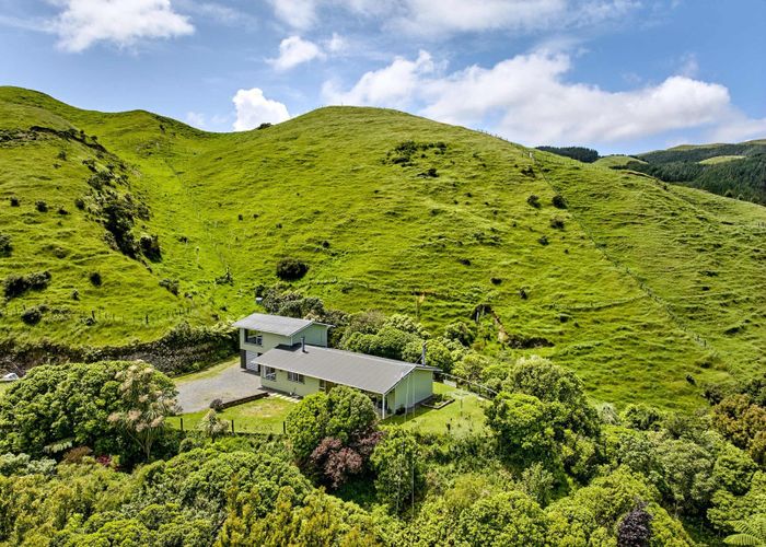 Free property data for 1176 Paekakariki Hill Road, Porirua homes.co.nz