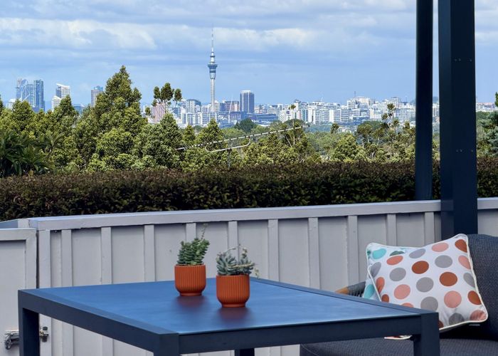  at 52 Balmain Road, Chatswood, North Shore City, Auckland