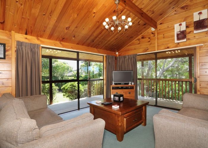  at 4 Greenwood Place, Fitzherbert, Palmerston North