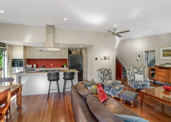  at 2/63 Rawene Road, Birkenhead, Auckland