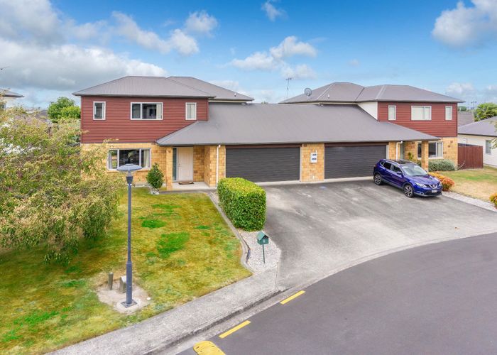  at 1 Rene Way, Huntington, Hamilton