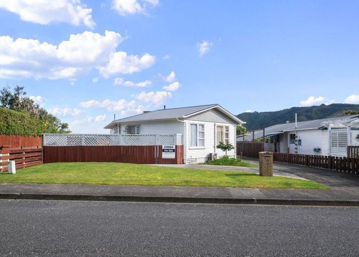  at 20 Vista Crescent, Maoribank, Upper Hutt