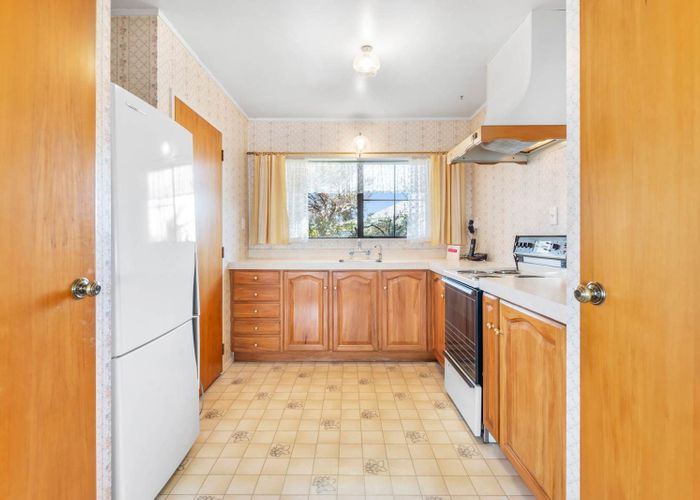  at 2/19 Howell Crescent, Mount Roskill, Auckland City, Auckland