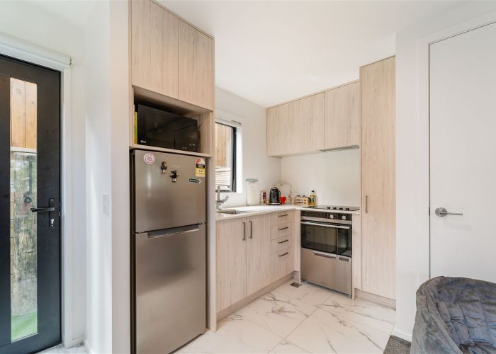  at 2/102 Millbrook Road, Sunnyvale, Auckland