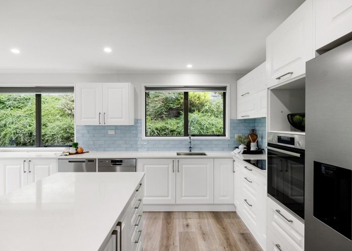  at 8 Cleeve Close, Huntington, Hamilton