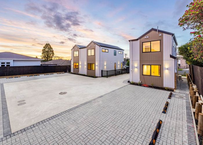  at 2/9 Grande Vue Road, Papatoetoe, Manukau City, Auckland