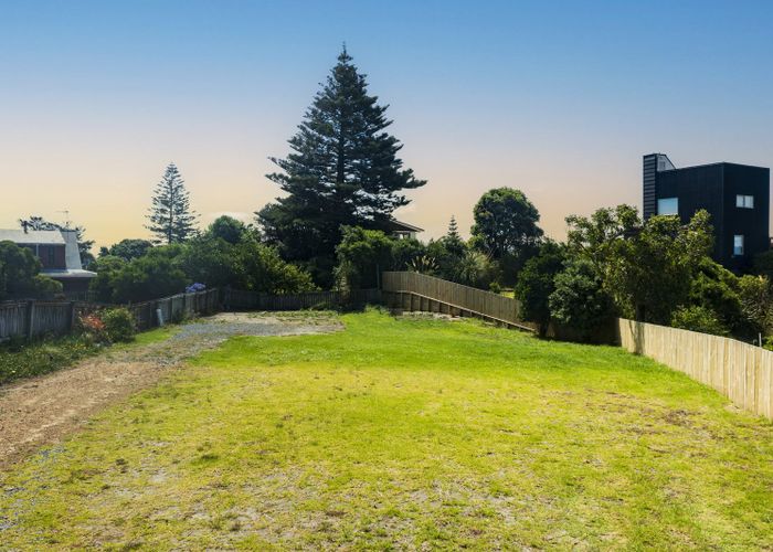  at 5 Babbacombe Avenue, Otaki Beach, Otaki