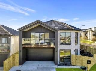  at 18 Aklander Rise, Flat Bush, Auckland